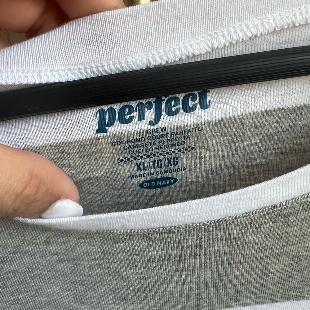 Old Navy Women Crew Neck Shirt | Extra Large - Picture 3 of 6